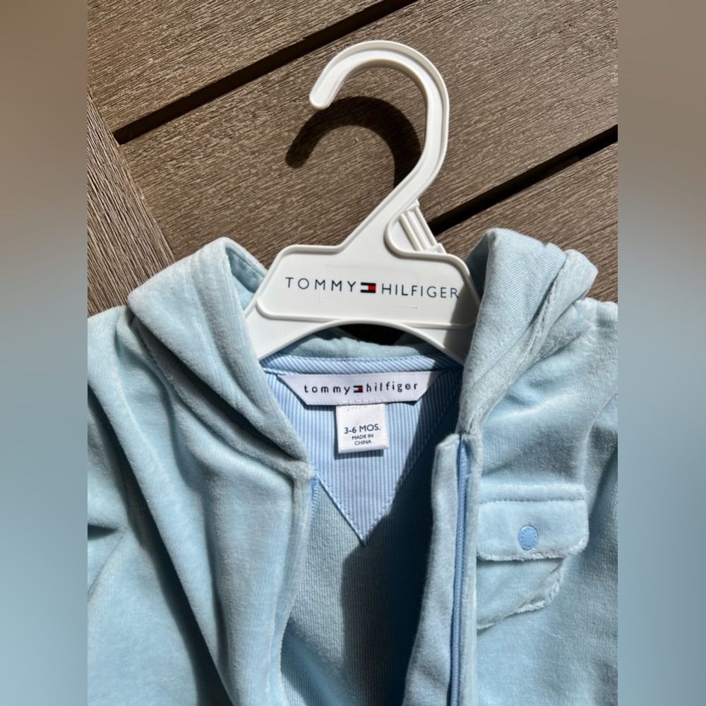 Tommy Hilfiger NWT 2 piece baby track suit in baby blue velvet 3-6 months - Picture 4 of 6